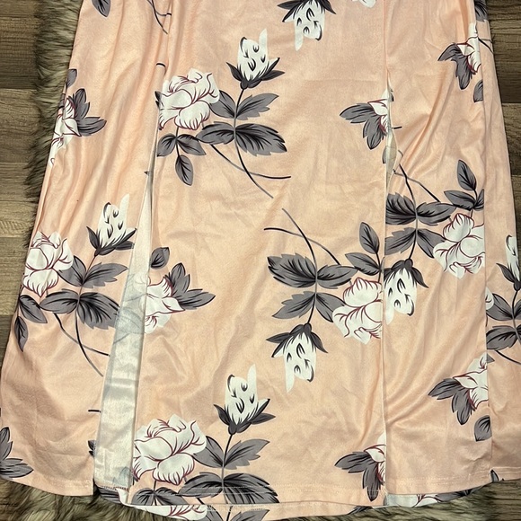 Long Maxi Dress With a Slit - Picture 4 of 5